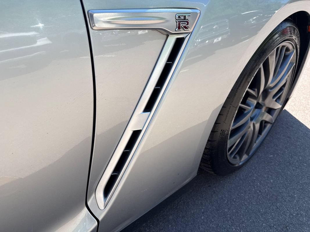 Used 2016 Nissan GT-R Premium AWD/4WD image 9