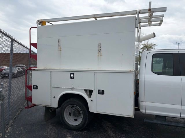 Used 2017 Ford F550 2WD SuperCab Super Duty image 4