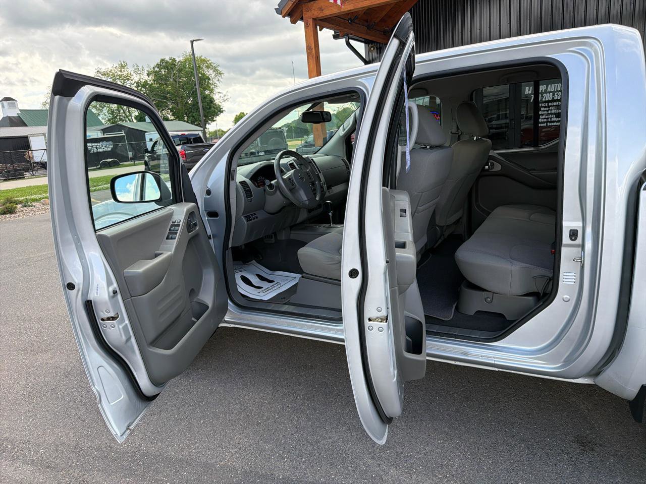 Used 2020 Nissan Frontier SV AWD/4WD image 7