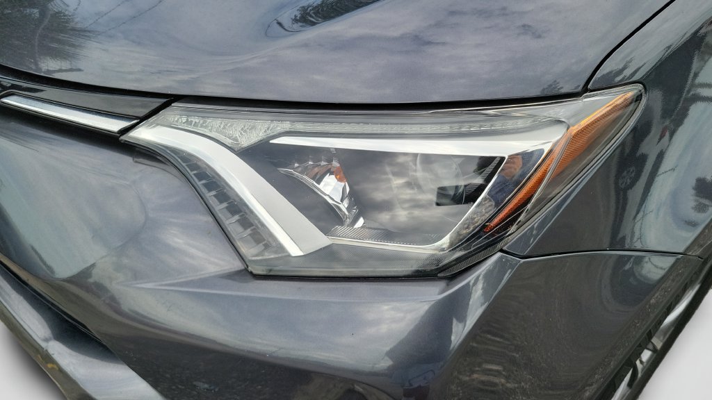 Used 2018 Toyota RAV4 XLE AWD/4WD image 12