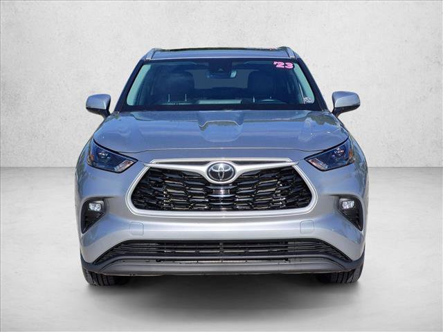 Used 2023 Toyota Highlander XLE FWD image 2