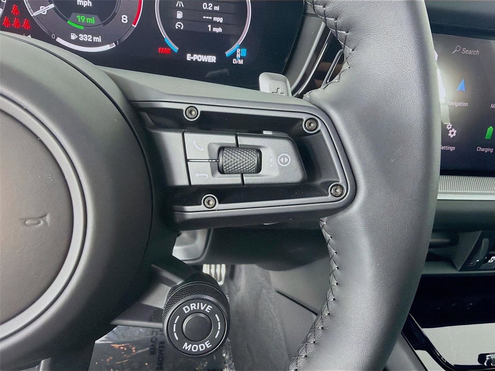 New 2025 Porsche Cayenne Coupe AWD/4WD image 15
