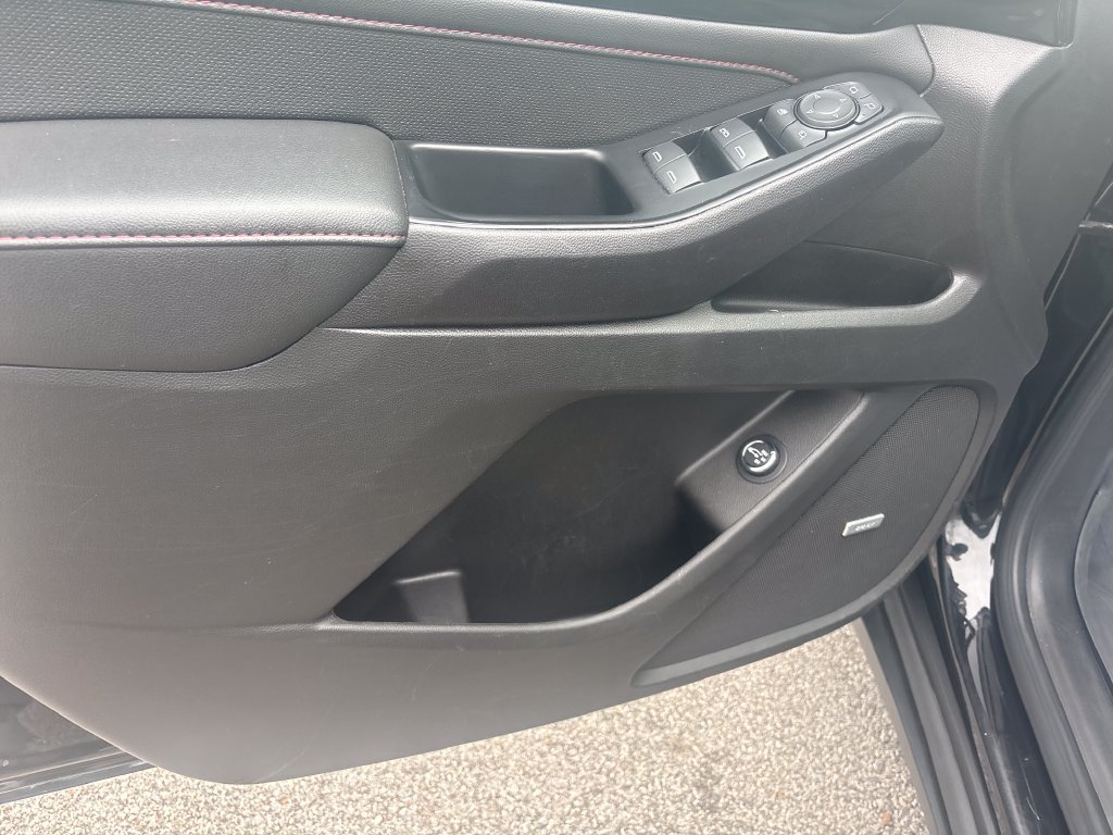 Used 2023 Chevrolet Traverse RS w/ LPO, Floor Liner Package AWD/4WD image 14