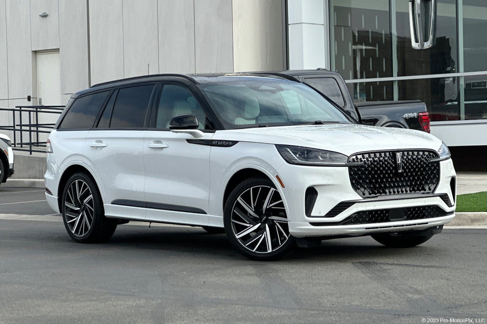 New 2026 Lincoln Aviator Black Label w/ Black Label Special Edition AWD/4WD image 1