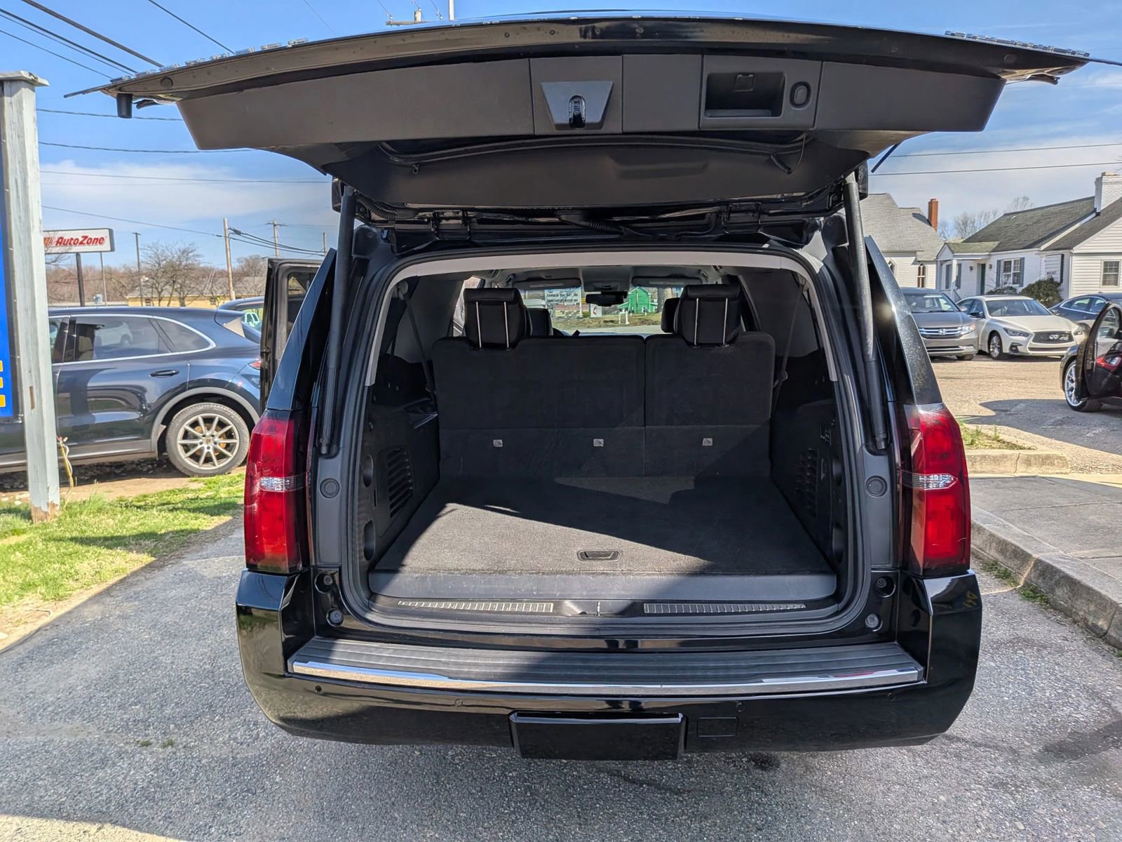 Used 2020 Chevrolet Suburban Premier image 30