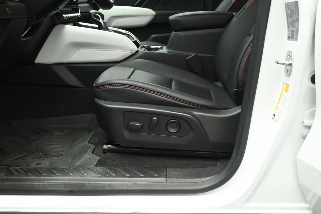 Used 2024 GMC Canyon AT4X w/ AT4X AEV Edition AWD/4WD image 9