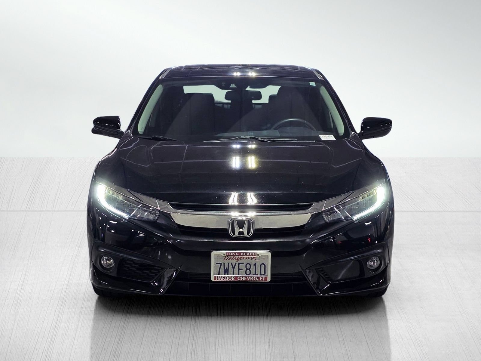 Used 2016 Honda Civic Touring image 2
