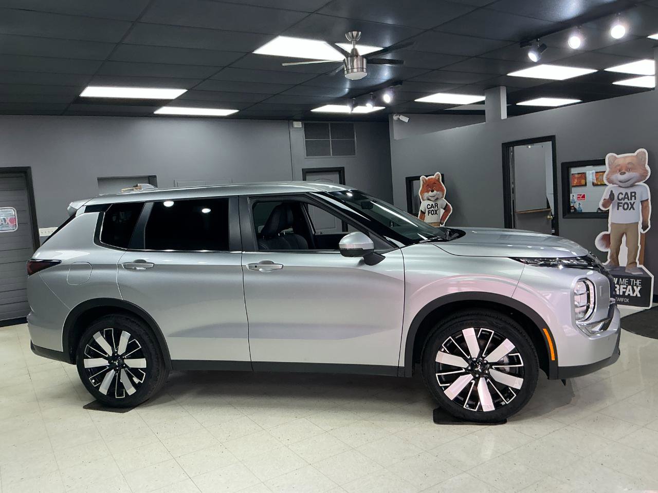 Used 2025 Mitsubishi Outlander AWD image 9