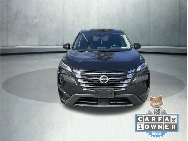 Used 2025 Nissan Rogue SV image 2