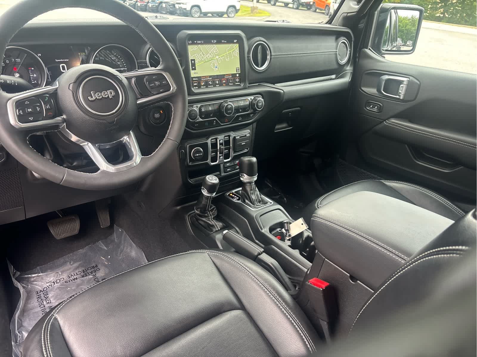 Used 2023 Jeep Wrangler Unlimited Sahara w/ Cold Weather Group AWD/4WD image 10