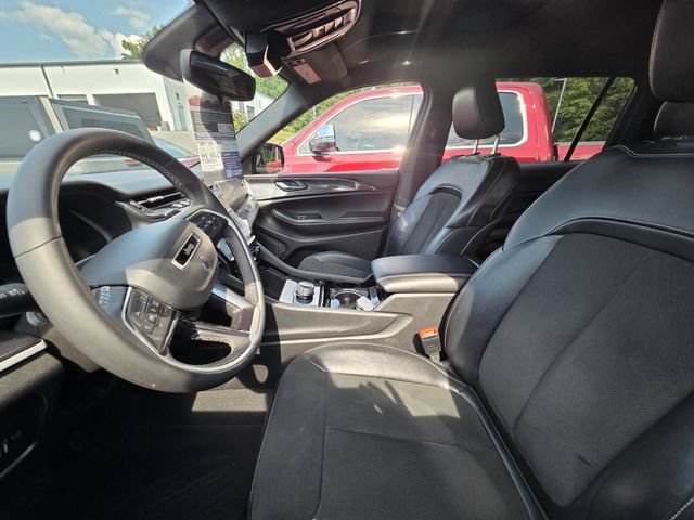 Used 2023 Jeep Grand Cherokee L Laredo RWD image 9