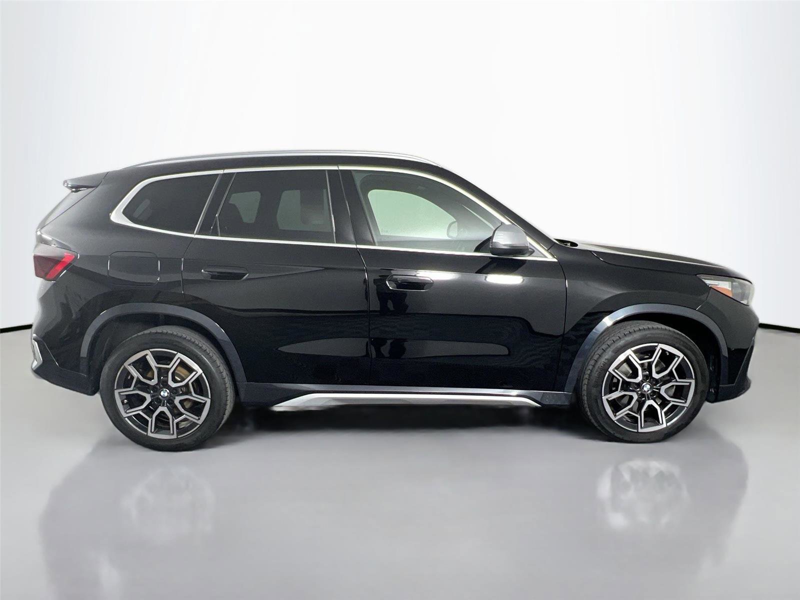 Certified 2023 BMW X1 xDrive28i w/ Convenience Package AWD/4WD image 7