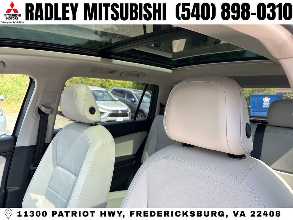 Used 2021 Volkswagen Tiguan SE w/ Panoramic Sunroof Package AWD/4WD image 2