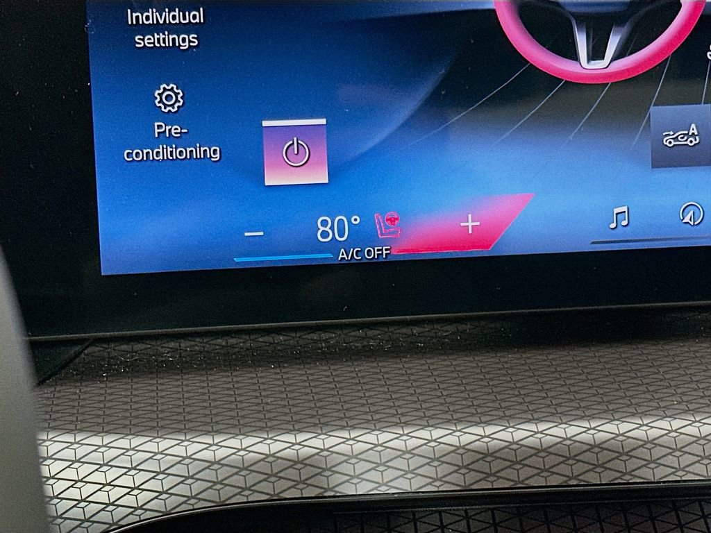 Used 2025 BMW 330i xDrive Sedan w/ Premium Package image 27