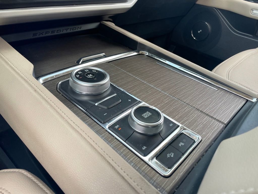 Used 2024 Ford Expedition Limited image 22