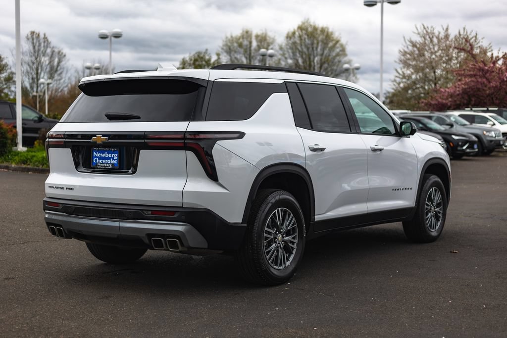 Used 2025 Chevrolet Traverse LT w/ Driver Confidence Package AWD/4WD image 9