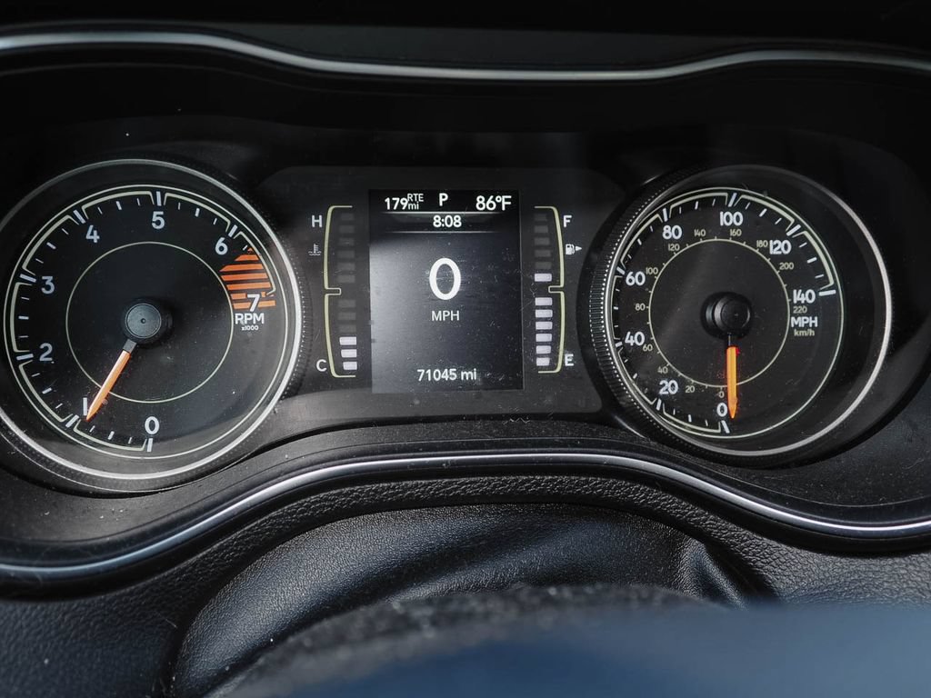 Used 2019 Jeep Cherokee Latitude Plus AWD/4WD image 9