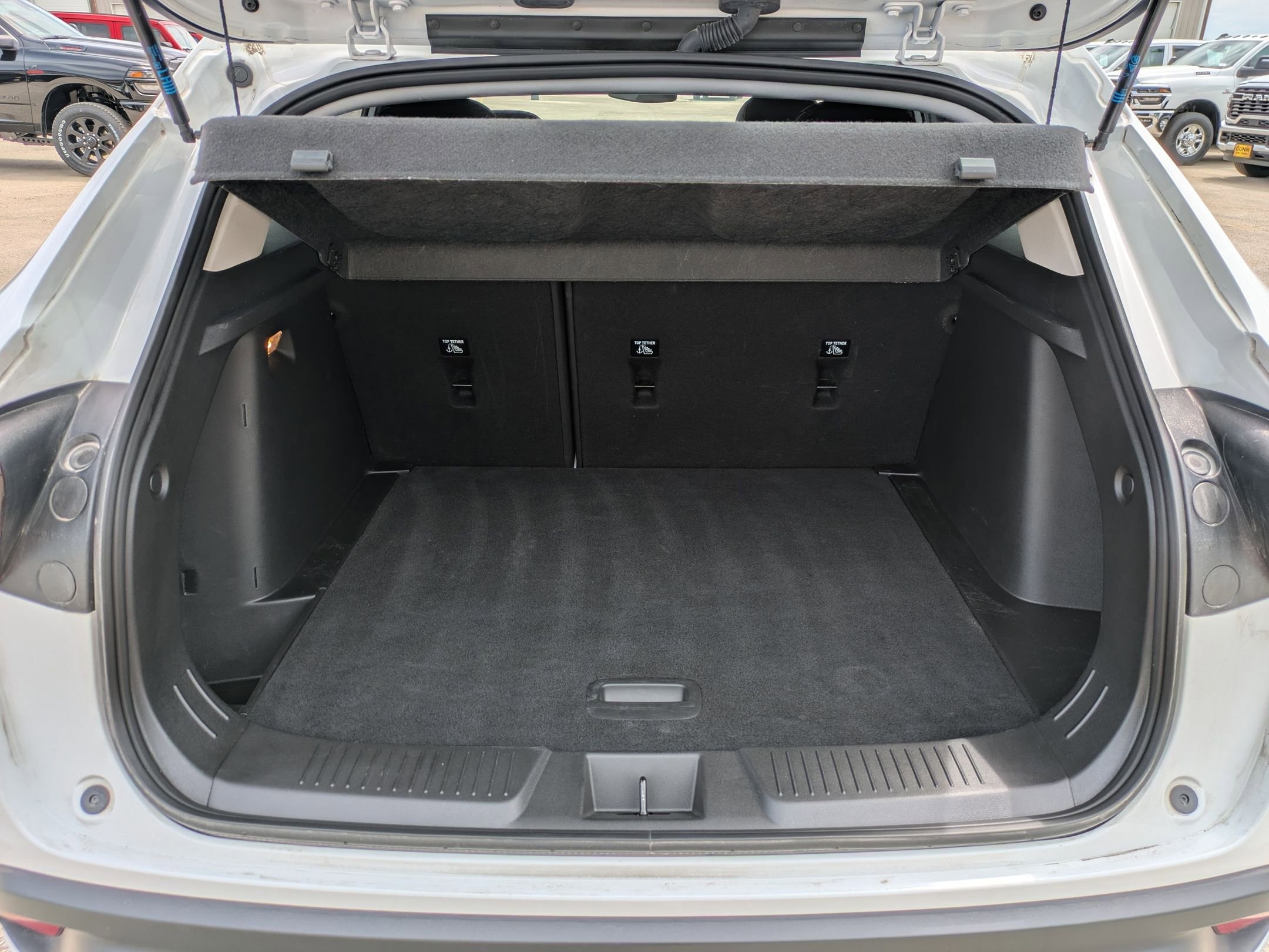 Used 2024 Chevrolet Trax LT w/ Sunroof Package FWD image 24