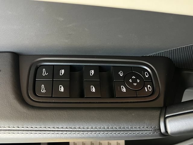 Used 2025 Porsche Cayenne S AWD/4WD image 32