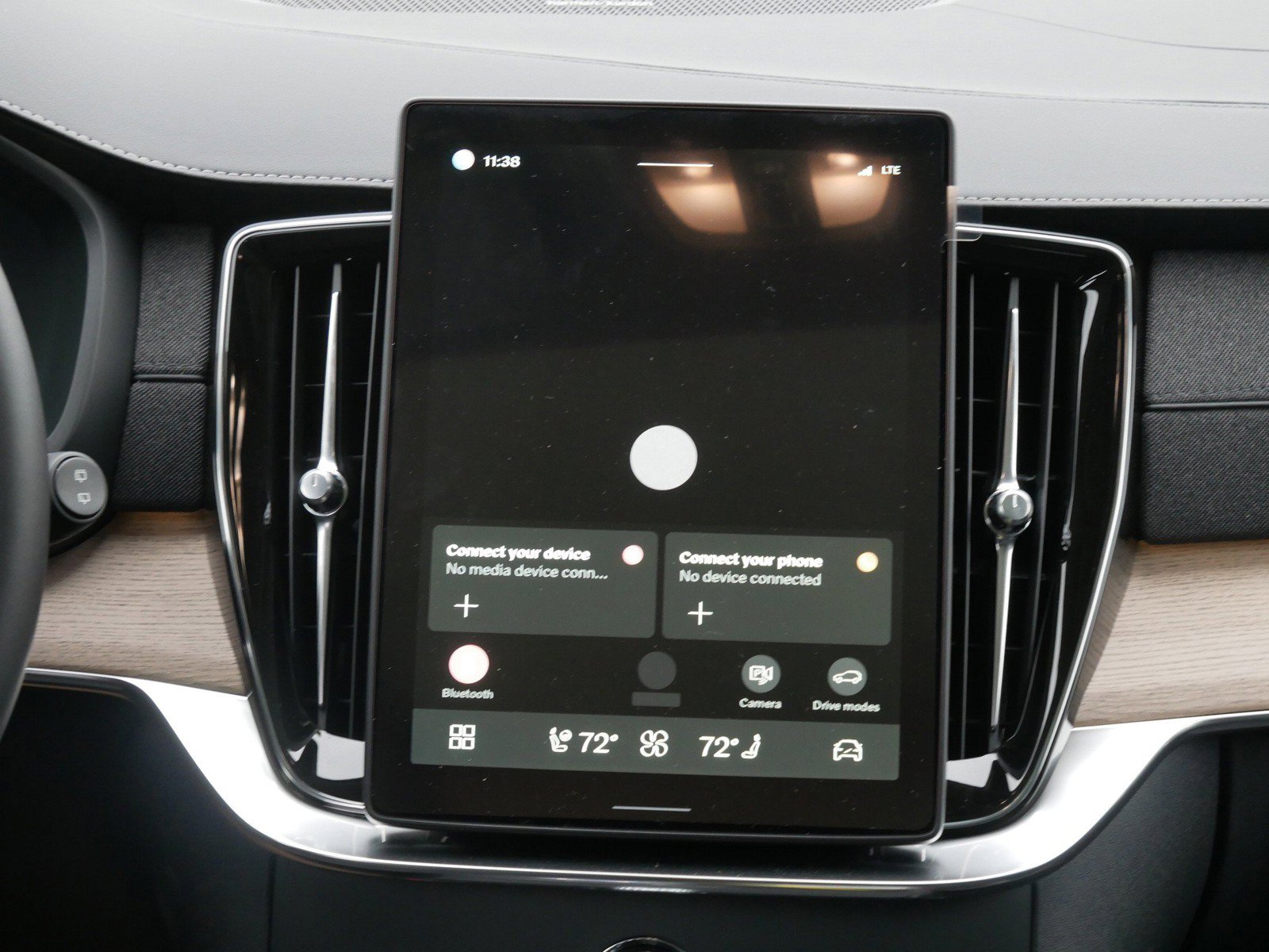 New 2026 Volvo XC90 B6 Plus w/ Protection Package Premier AWD/4WD image 8