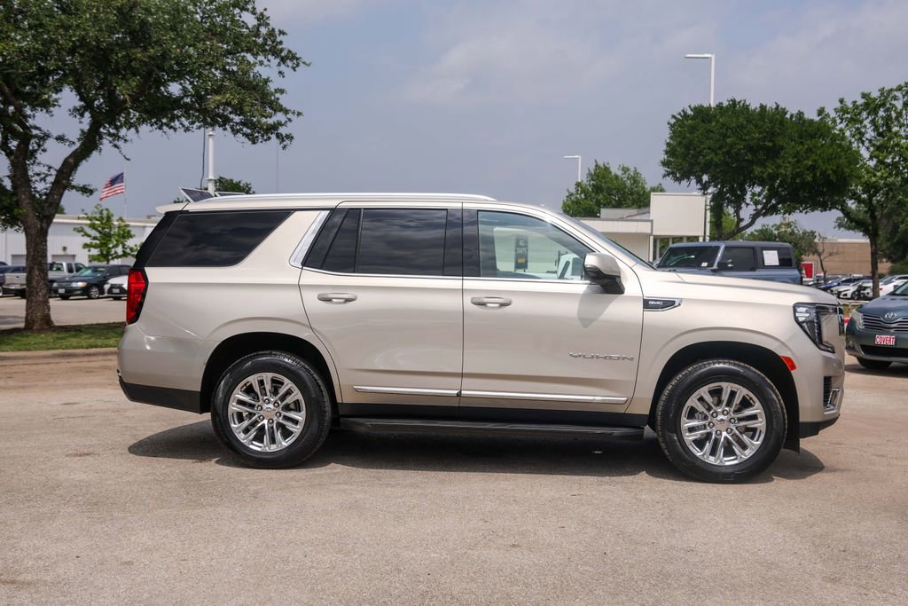 Used 2023 GMC Yukon SLT w/ SLT Premium Package AWD/4WD image 5