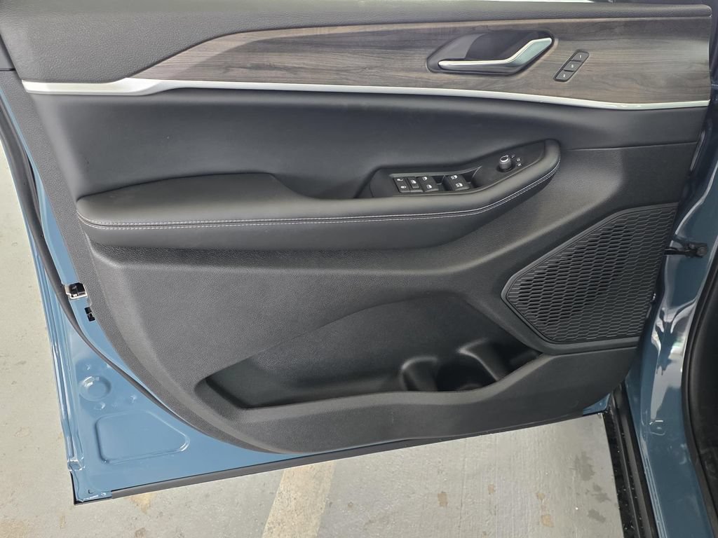 New 2026 Jeep Grand Cherokee Limited w/ Limited Altitude Package RWD image 34