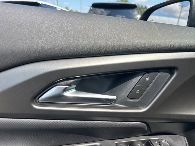 New 2026 Chevrolet Equinox EV LT image 12