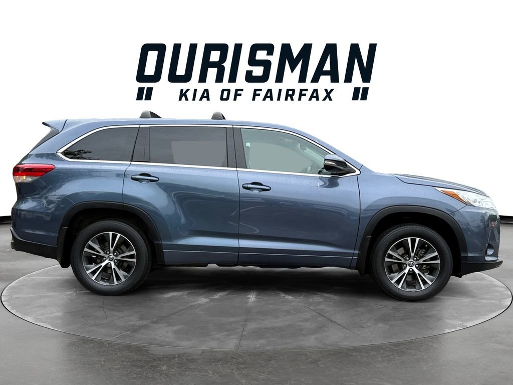 Used 2017 Toyota Highlander Plus AWD/4WD image 7
