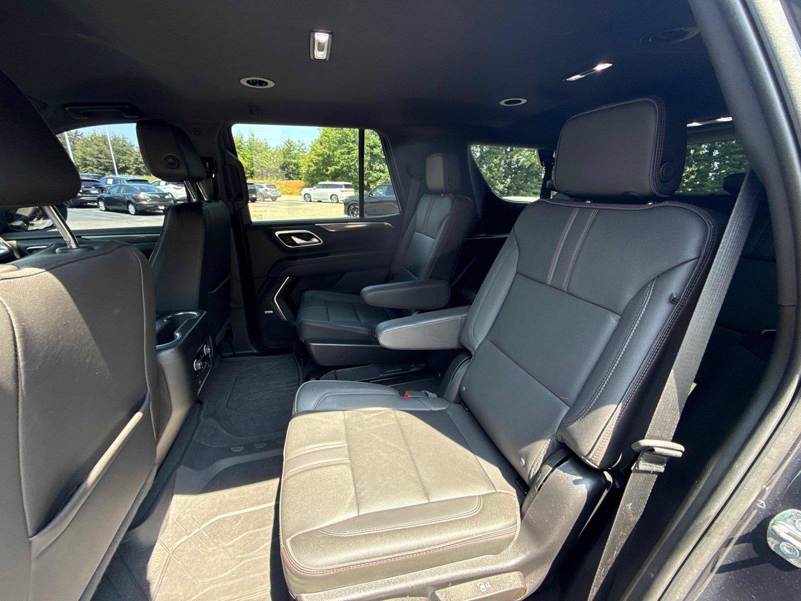 Used 2022 Chevrolet Tahoe RST w/ Luxury Package AWD/4WD image 12