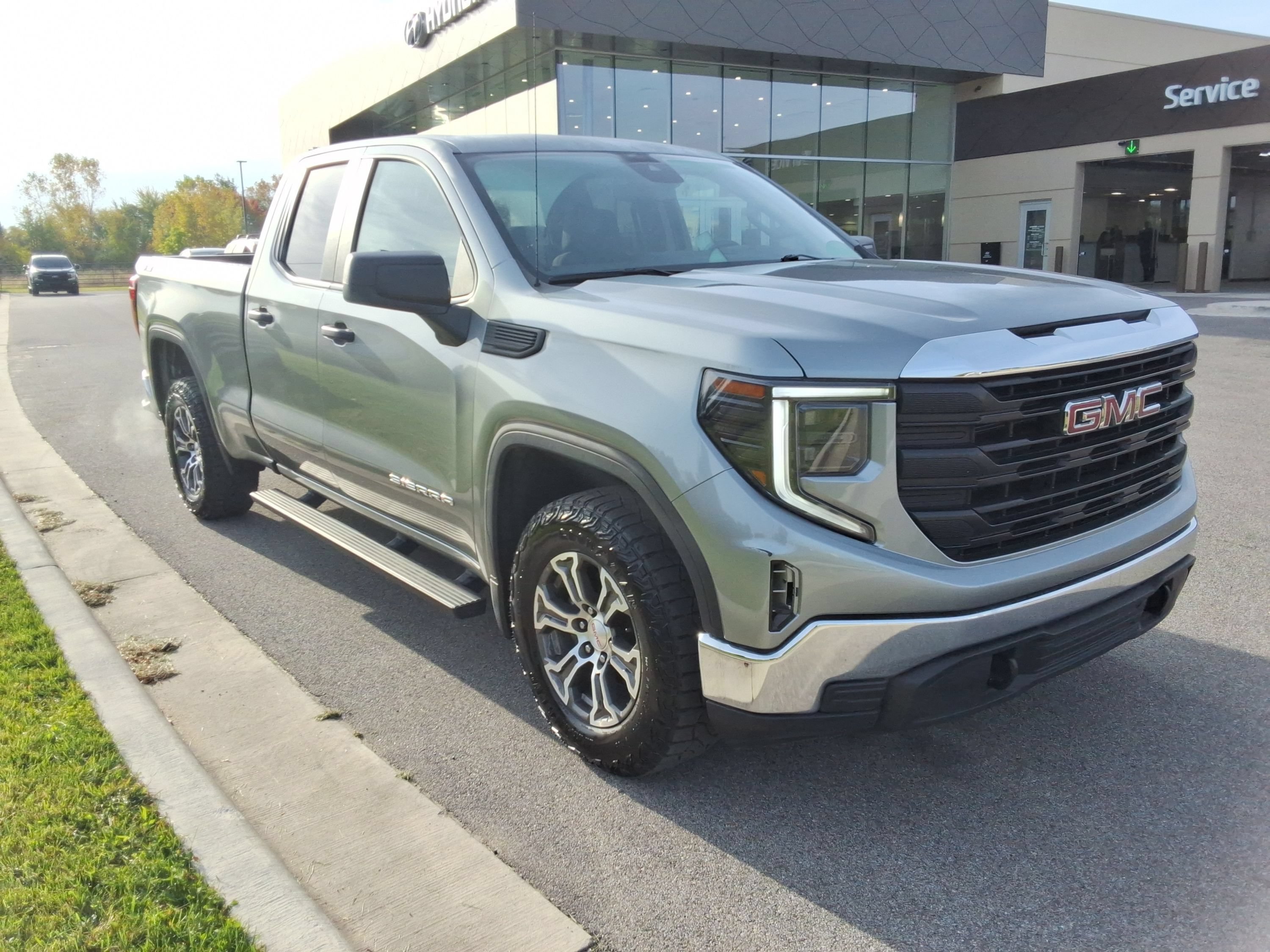 Used 2023 GMC Sierra 1500 Pro w/ Pro Value Package AWD/4WD image 17