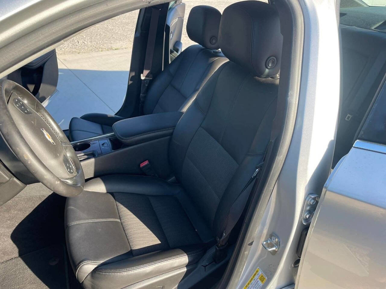 Used 2015 Chevrolet Impala LT w/ Convenience Package FWD image 10