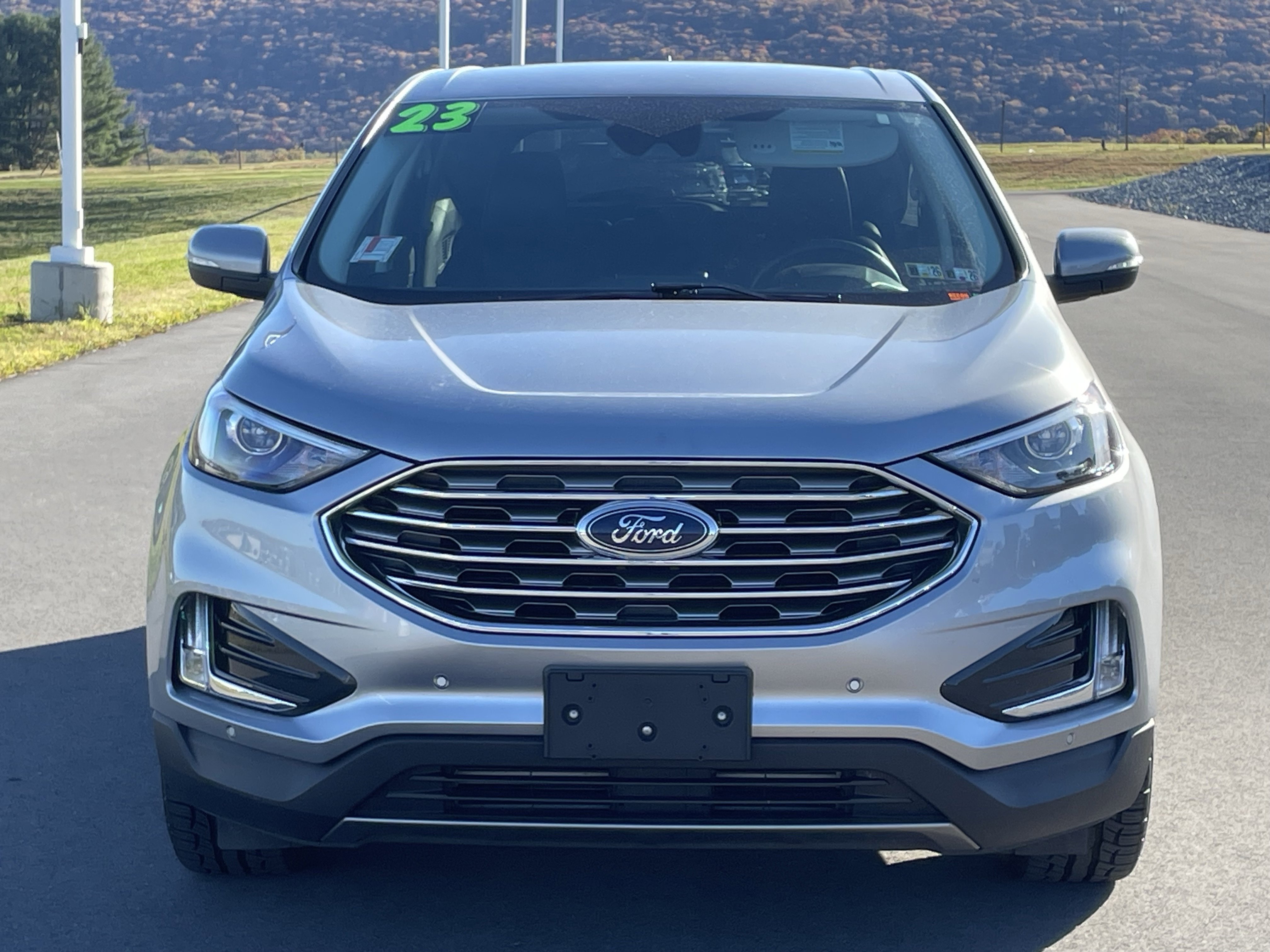 Used 2023 Ford Edge Titanium image 9