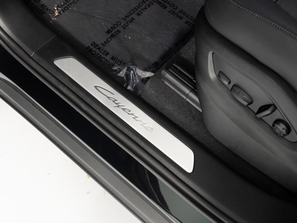 New 2026 Porsche Cayenne Coupe AWD/4WD image 22