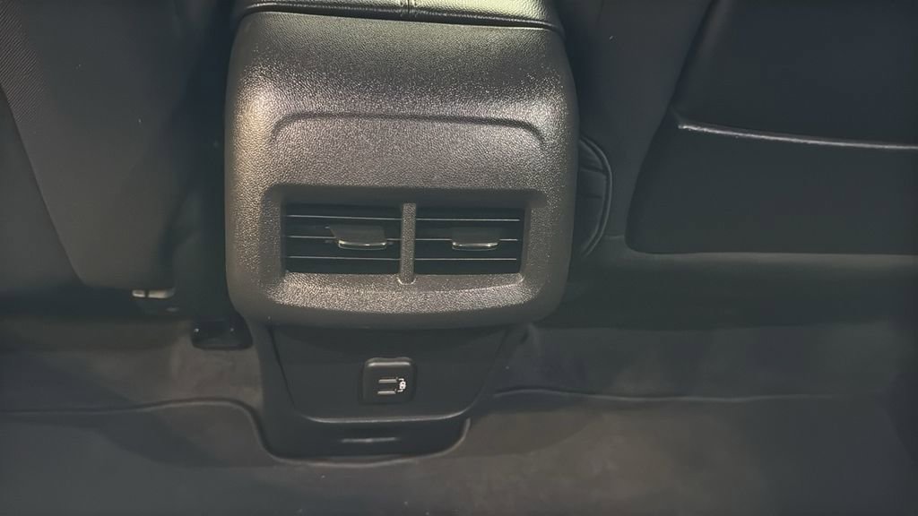 Used 2023 GMC Terrain SLE w/ Driver Convenience Package image 21