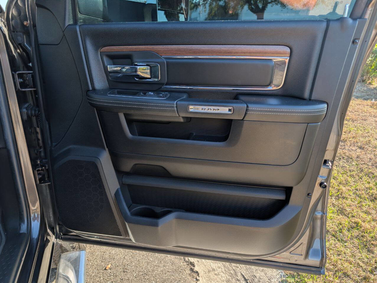 Used 2016 RAM 2500 Laramie w/ Convenience Group image 15