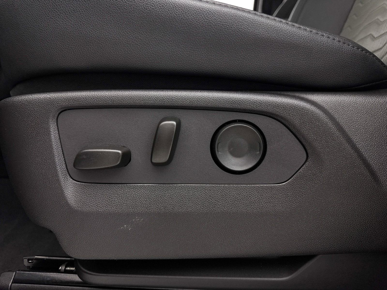 Used 2025 Chevrolet Silverado 1500 ZR2 w/ Technology Package image 31