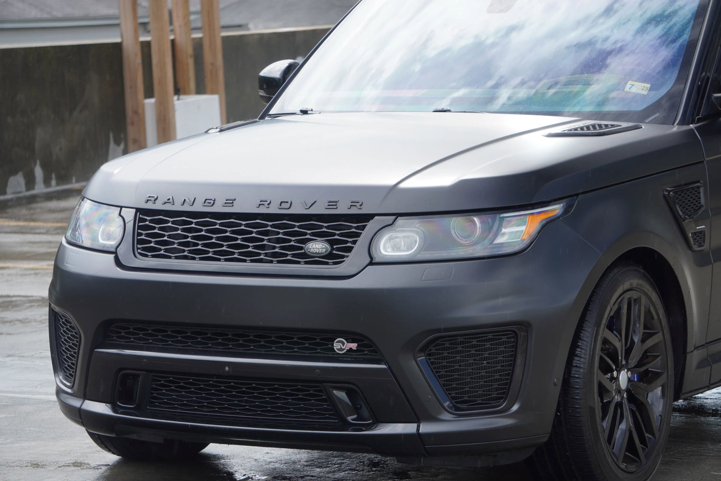 Used 2017 Land Rover Range Rover Sport SVR image 31