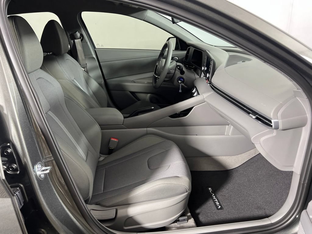 New 2026 Hyundai Elantra SE FWD image 11