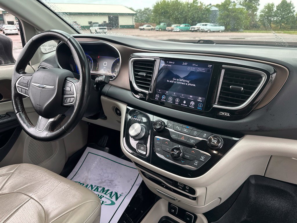 Used 2018 Chrysler Pacifica Touring-L Plus FWD image 32
