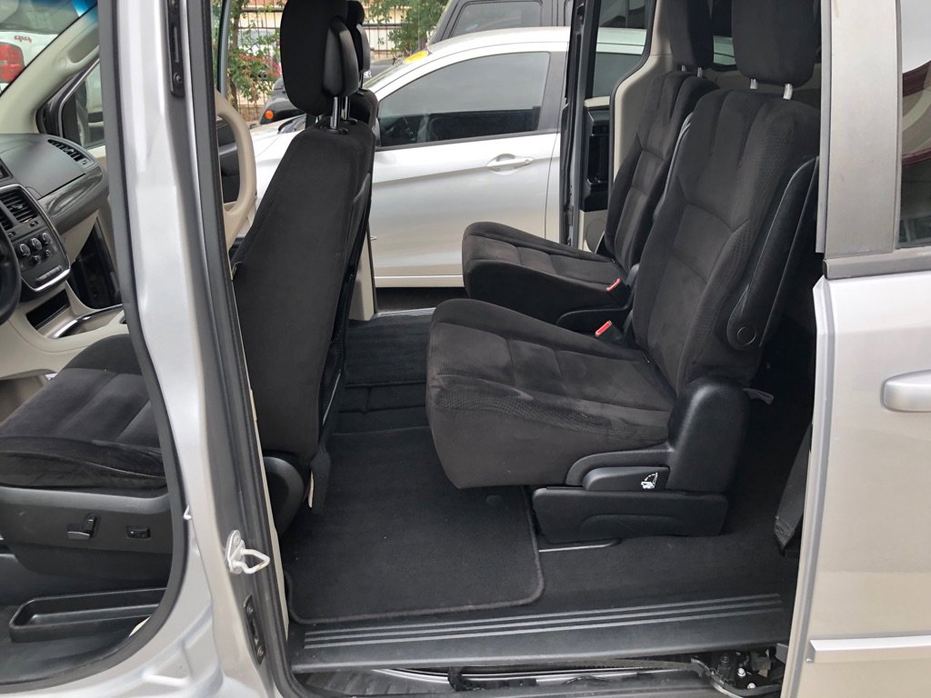 Used 2014 Dodge Grand Caravan SXT FWD image 7