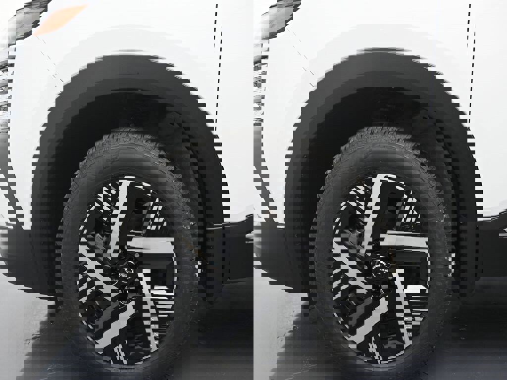 New 2026 Nissan Kicks SV image 9