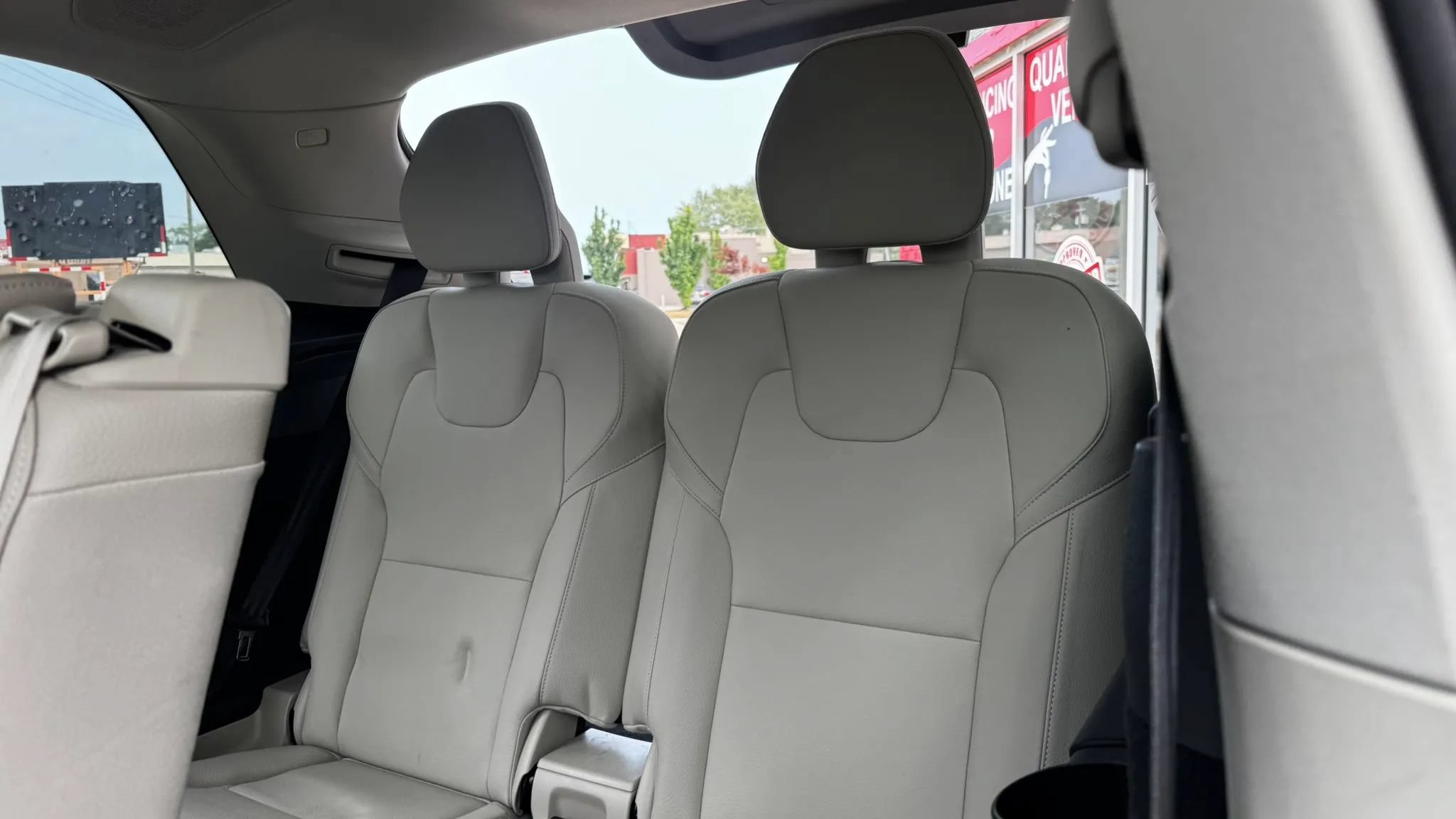 Used 2016 Volvo XC90 T6 Momentum w/ Momentum Plus Package AWD/4WD image 22
