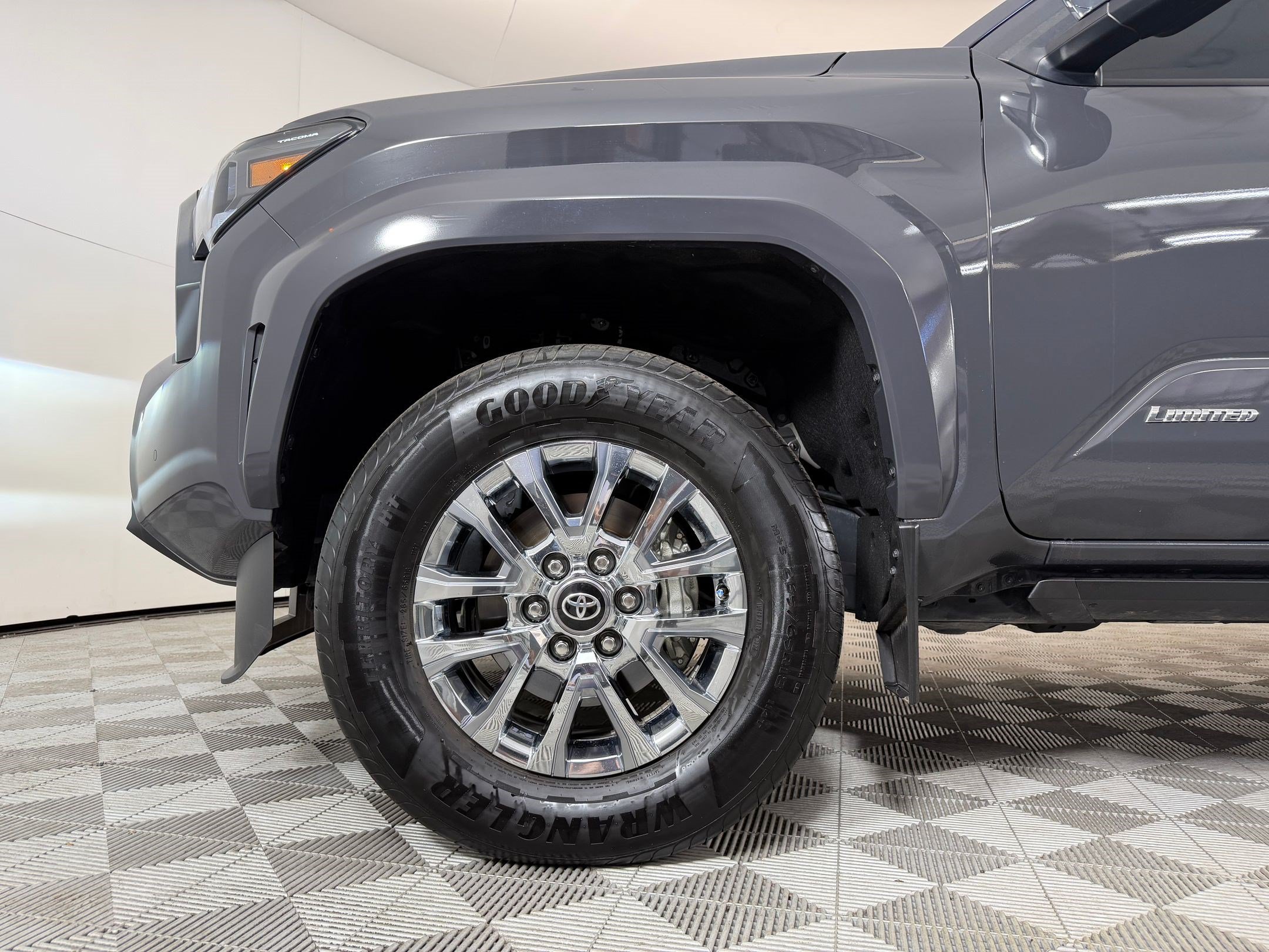 Used 2025 Toyota Tacoma Limited AWD/4WD image 12