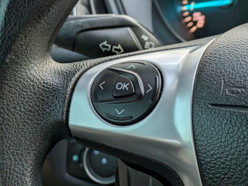 Used 2015 Ford Escape SE image 25