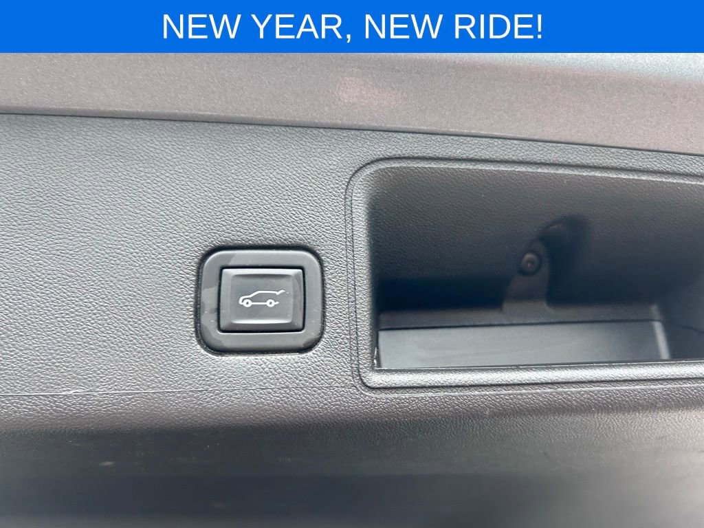 Used 2024 GMC Terrain SLT image 40