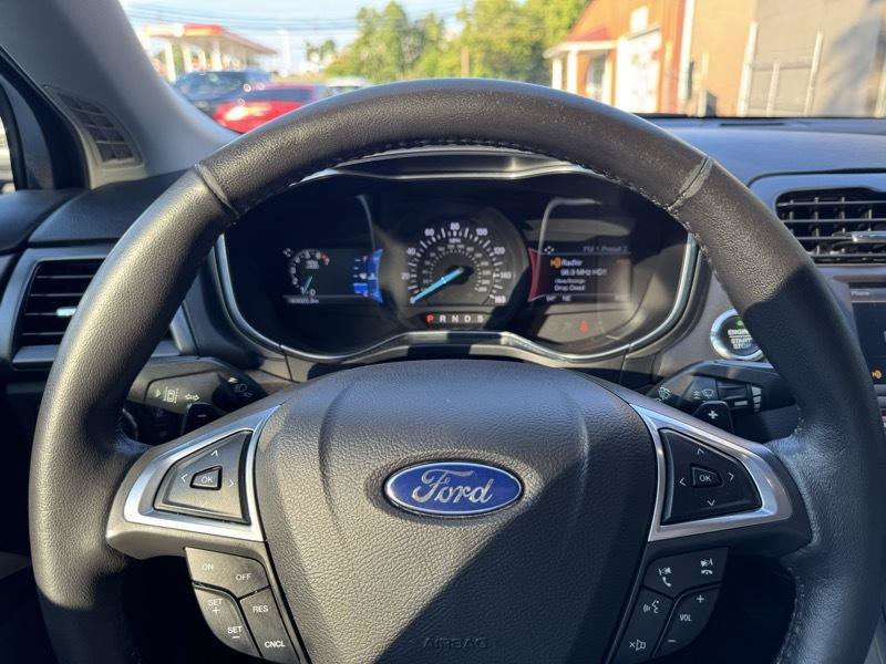Used 2016 Ford Fusion Titanium FWD image 16