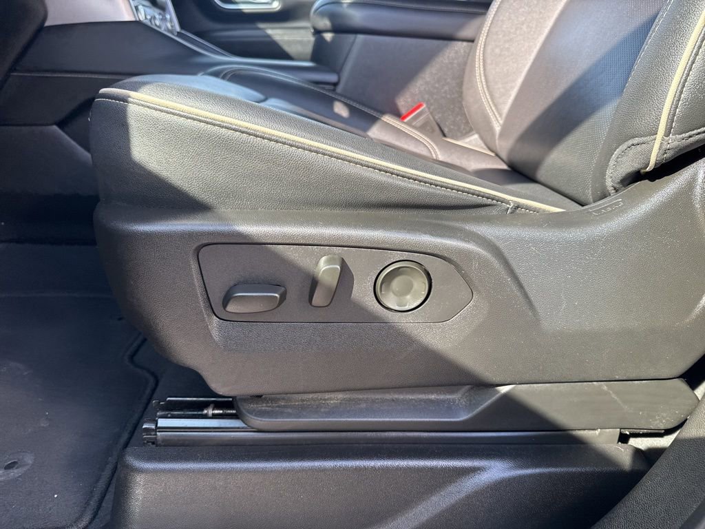 Used 2024 GMC Yukon SLT image 15