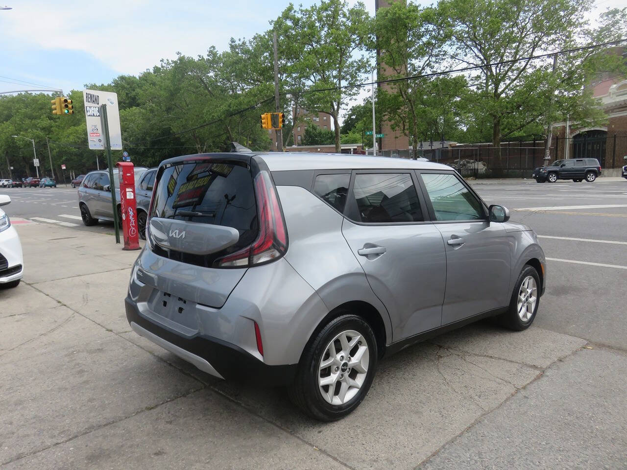 Used 2023 Kia Soul LX w/ LX Technology Package FWD image 4