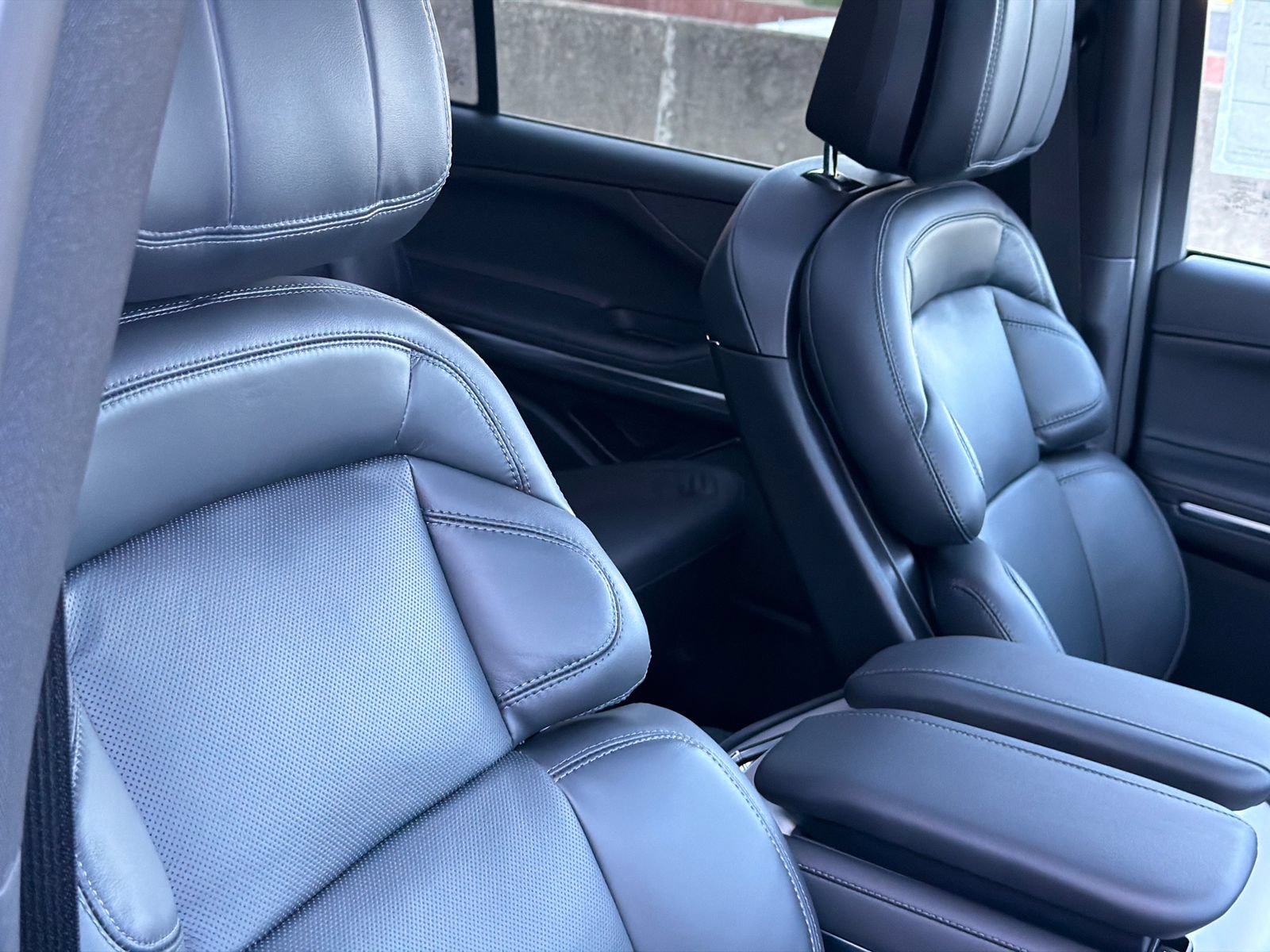 New 2026 Lincoln Navigator L Reserve w/ Jet Appearance Package AWD/4WD image 12