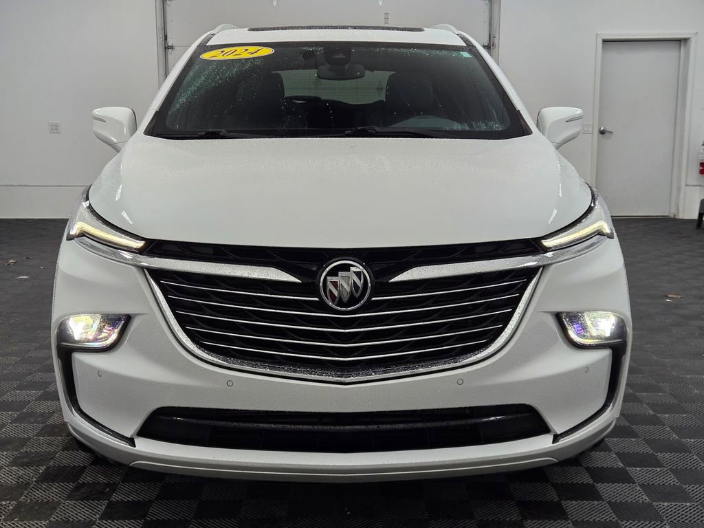 Used 2024 Buick Enclave Essence image 27